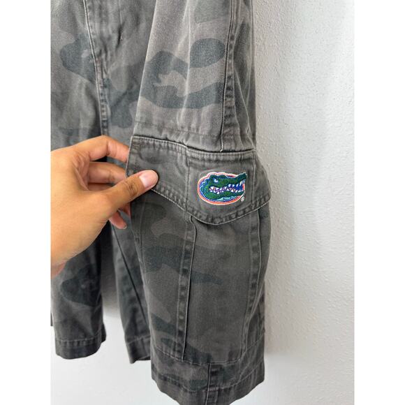 J. America Florida Gators Camo Cargo Shorts Size Large - Picture 2 of 4